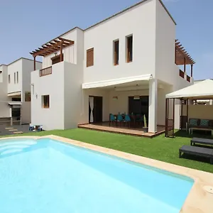 Las Caletas Del Mar - Heated Pool , Costa Teguise Spain